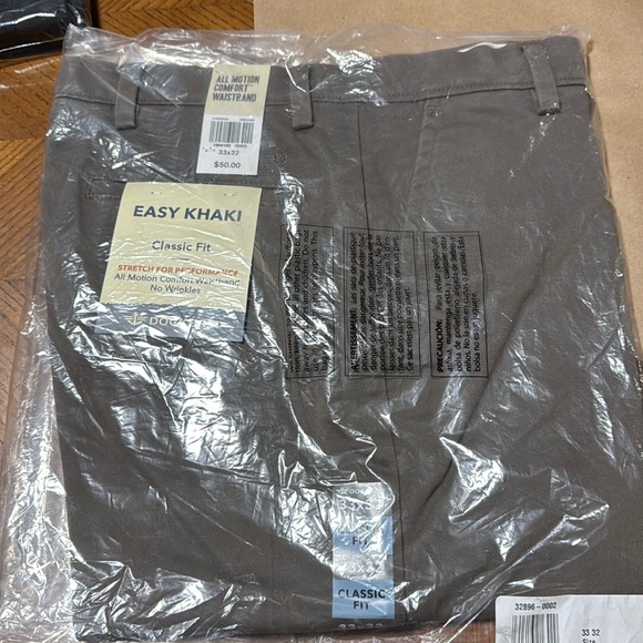 New with tags and still sealed.
Dockers classic fit
33x32 - Picture 1 of 4